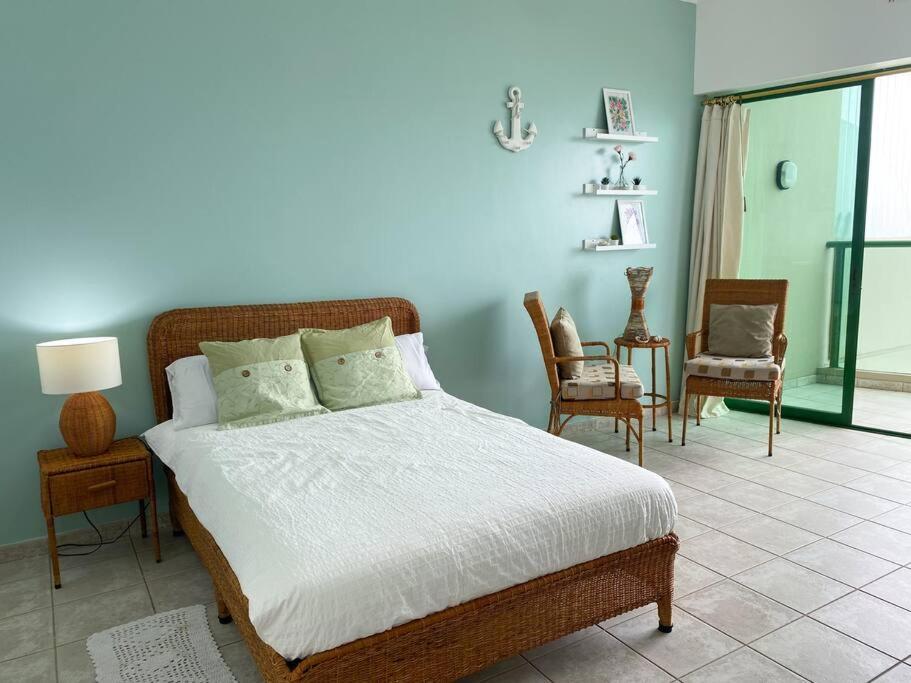 En Colon Miramar Con Netflix 8 Personas Salinas (Santa Elena)