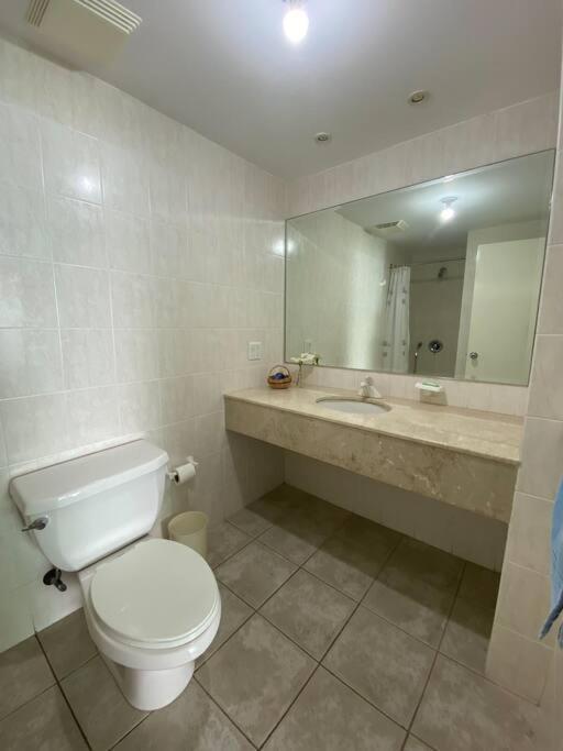 En Colon Miramar Con Netflix 8 Personas Apartment