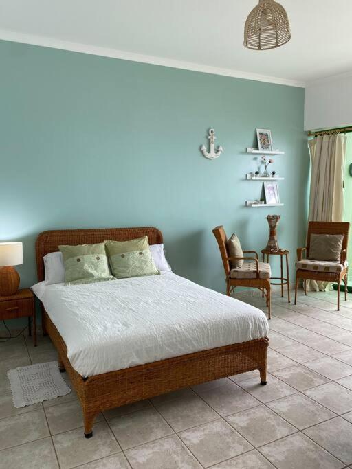 En Colon Miramar Con Netflix 8 Personas Salinas (Santa Elena)